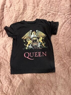 Que Black Kids T-Shirt with Heraldic Crest QUEEN Text